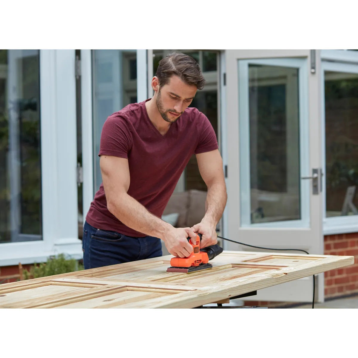 Black+Decker Lijadora Orbital 1/3 Hoja 150w BEW220-B2C