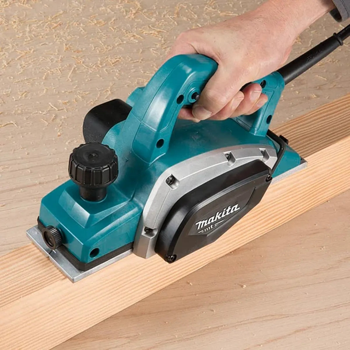 MAKITA CEPILLO ELECTRICO 82MM 580W M1902B