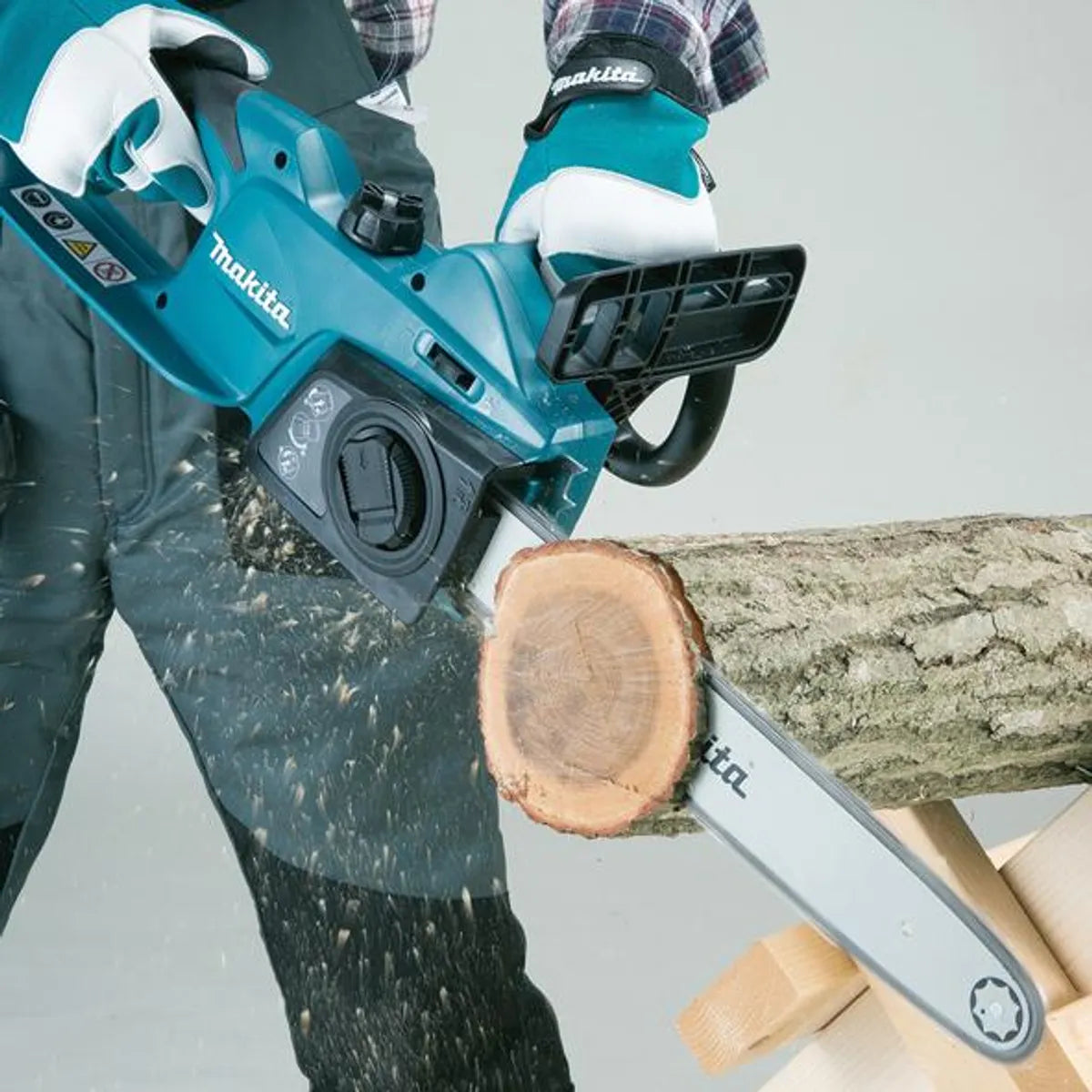 MAKITA ELECTROSIERRA 16" 1800W 400MM UC4041A