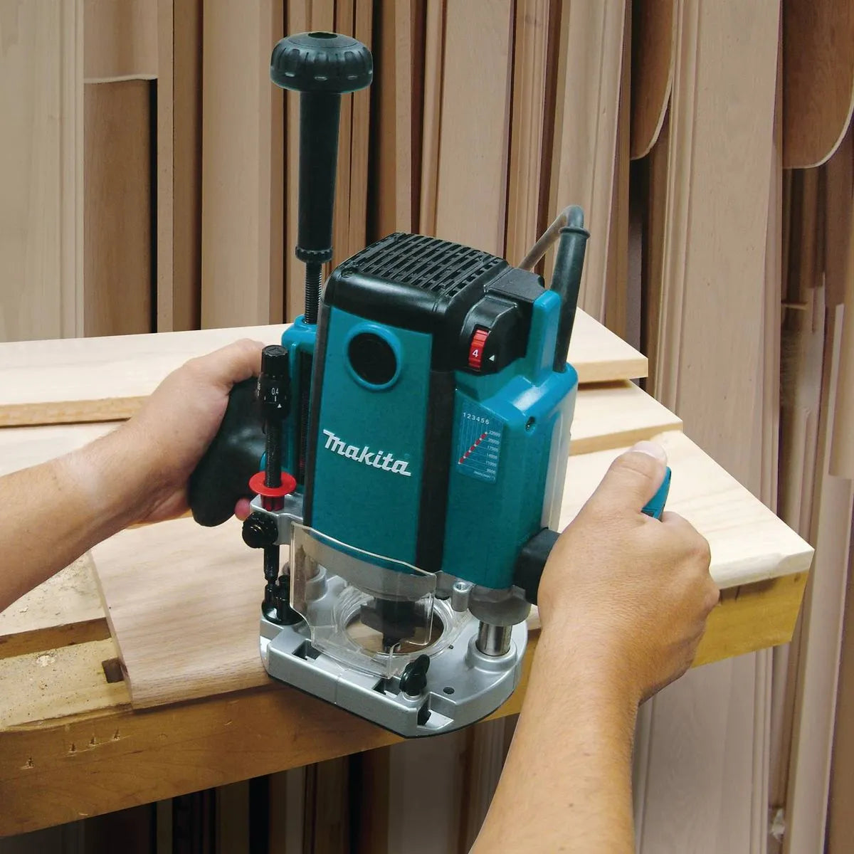 MAKITA FRESADORA 2100W RP2301FC