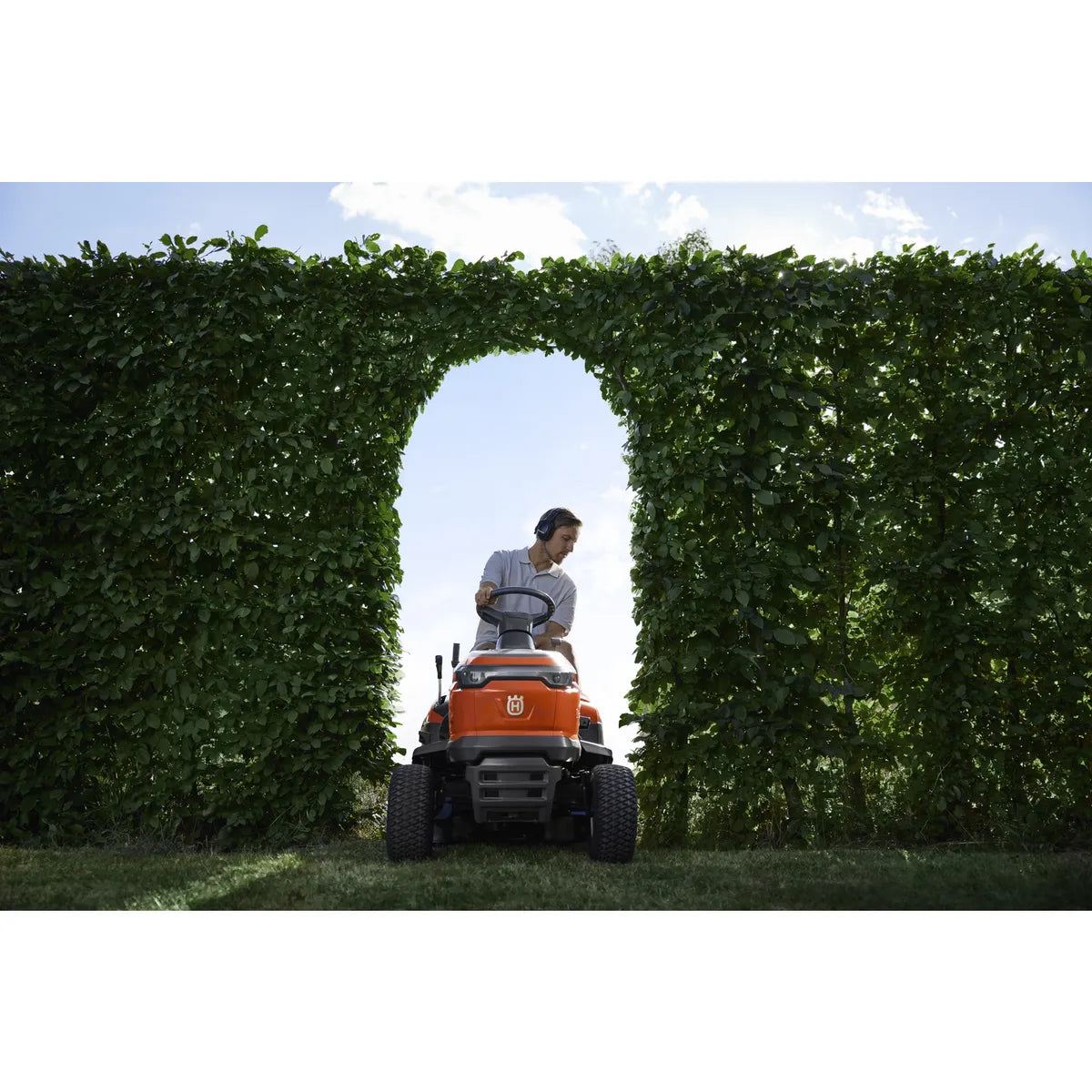 Tractor Cortacésped Husqvarna TS 114 15HP 38" Hidrostático