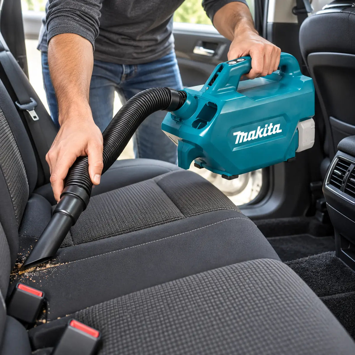 Aspiradora para Auto Makita CL121DWA 12V CXT con Batería 2,0 Ah y Cargador