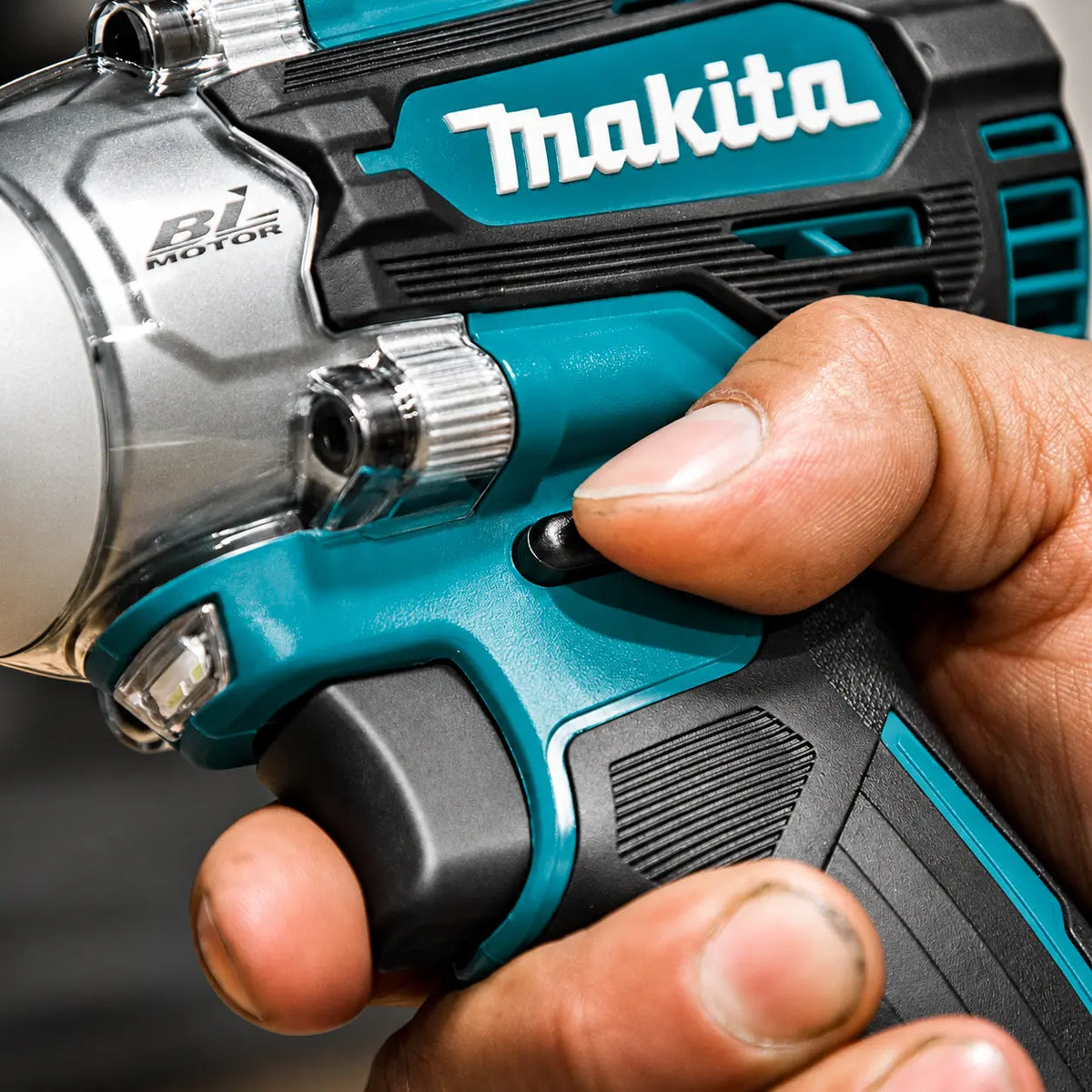 Llave de Impacto Makita DTW302RTJ-1 18V Kit con 3 Baterías