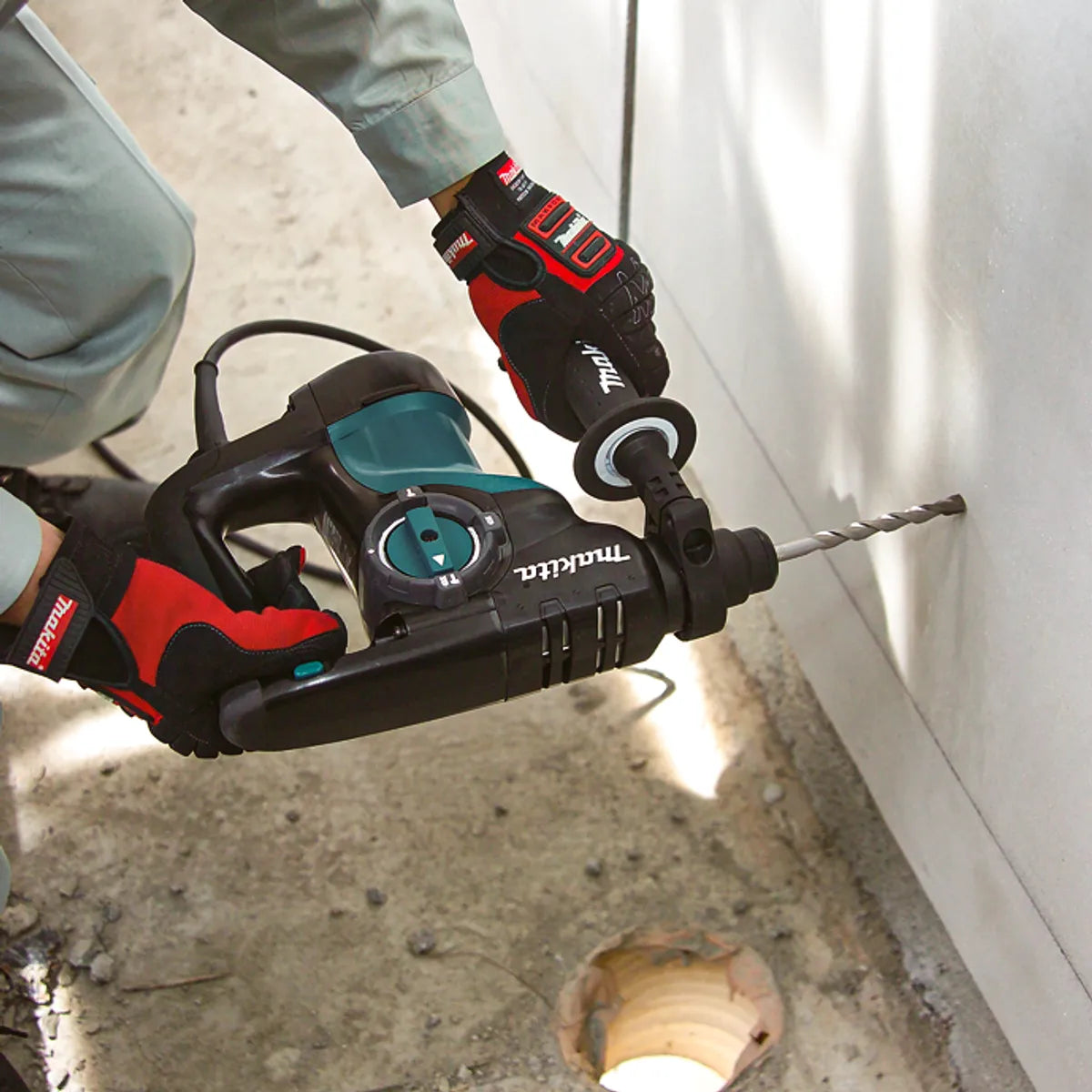 MAKITA ROTOMARTILLO SDS PLUS 800W HR2810