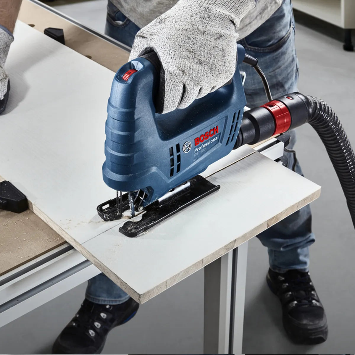 Bosch Sierra Caladora GST 680