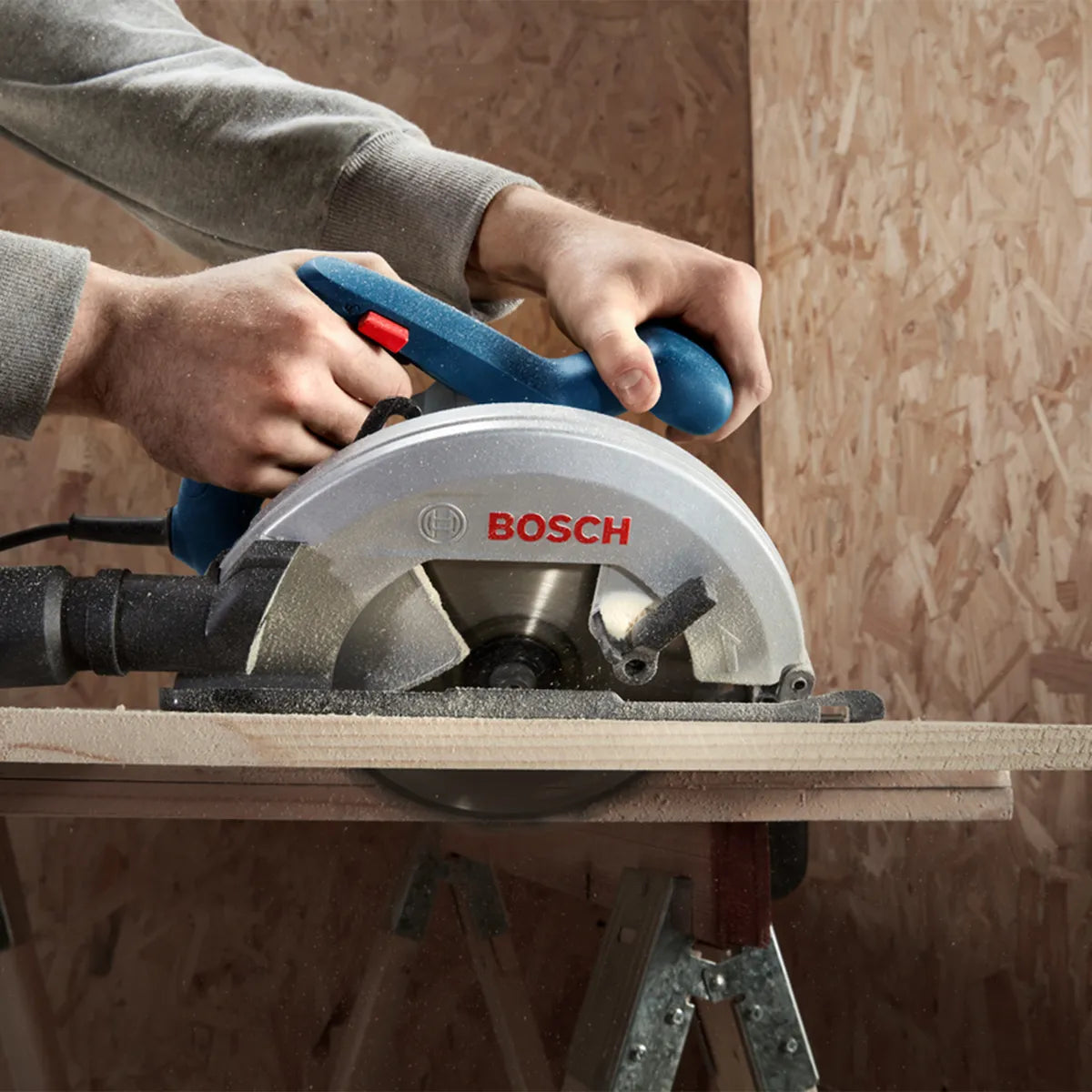 Bosch Sierra Circular 1300w GKS 130B + Disco 24 Dientes