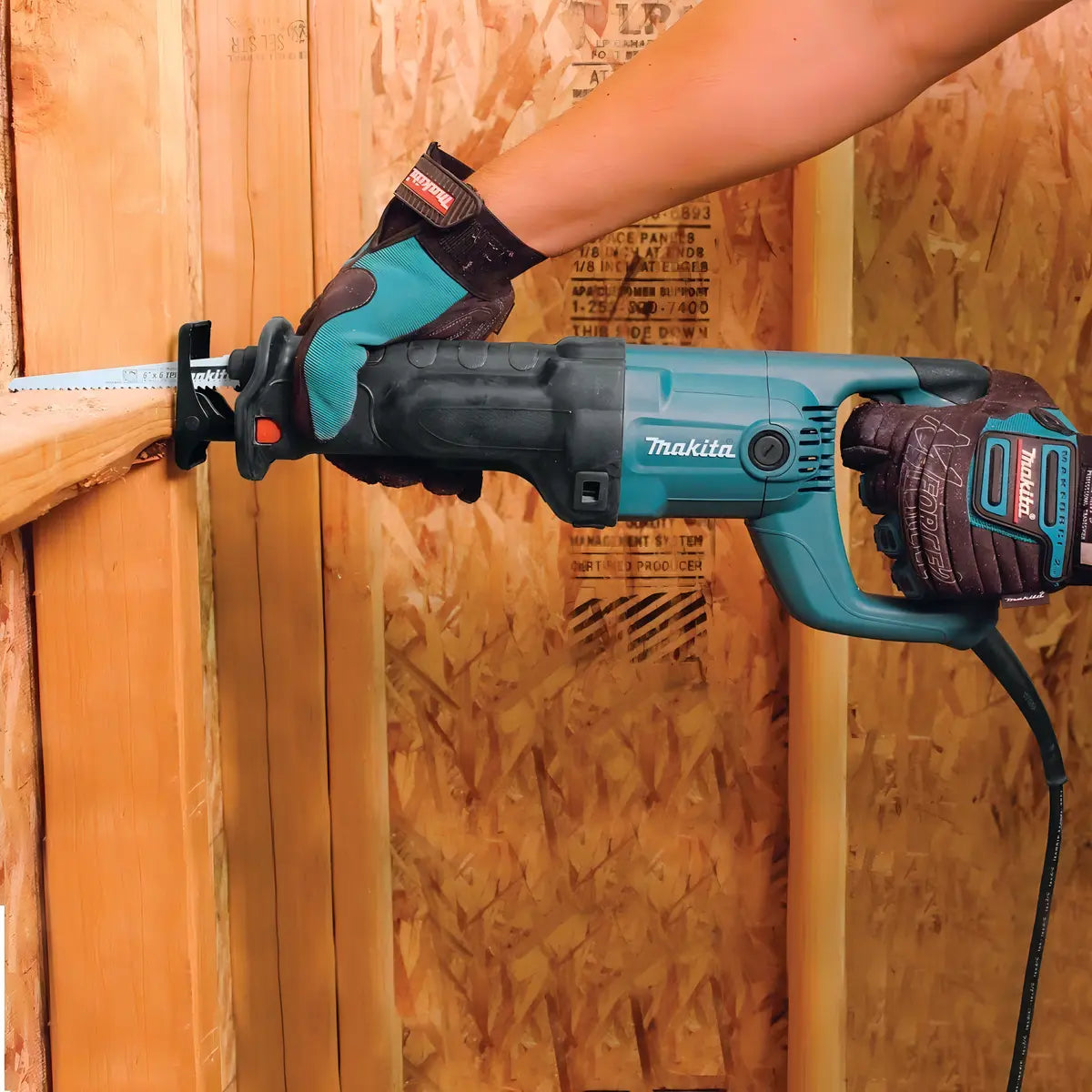 MAKITA SIERRA SABLE 1200W JR3051TK