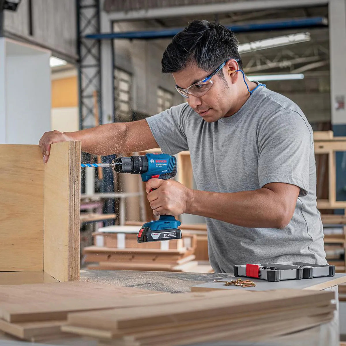Bosch Taladro Atornillador 18v GSR 185 Li + 2 Baterías + Cargador