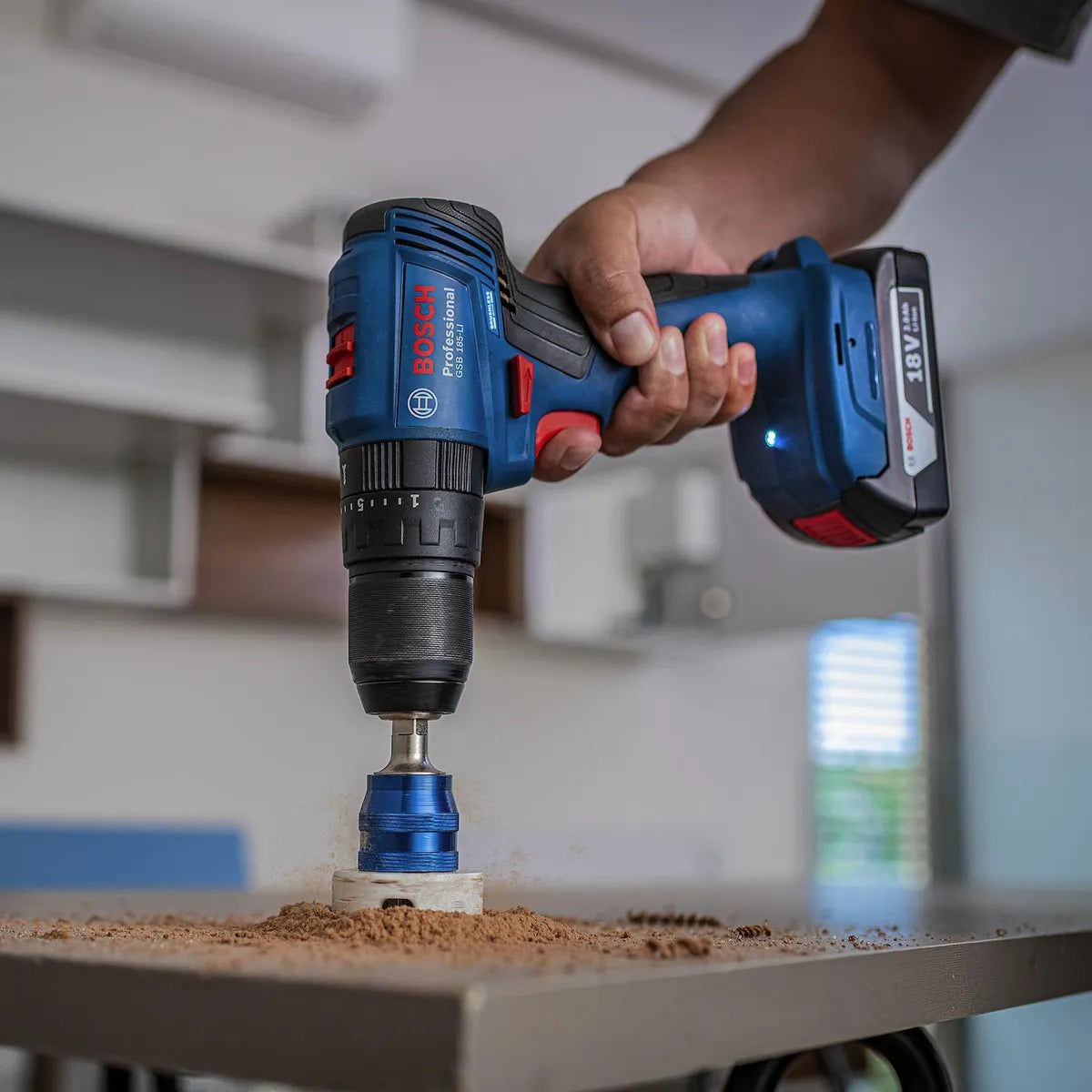 Bosch Taladro Percutor Inalámbrico 18v GSB 185 + 2 Baterías y Cargador